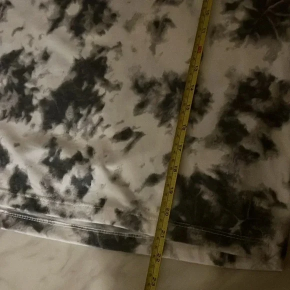 If She Loves Tye Dye T-Shirt Y2K Multiple Sizes - Picture 8 of 8